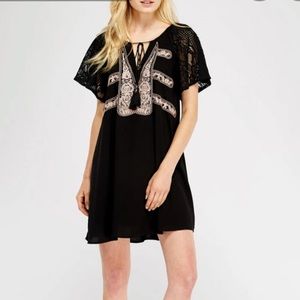 Entro NWT Black & Pink Embroidered Boho Lace Sleeve Mini Dress Size Small